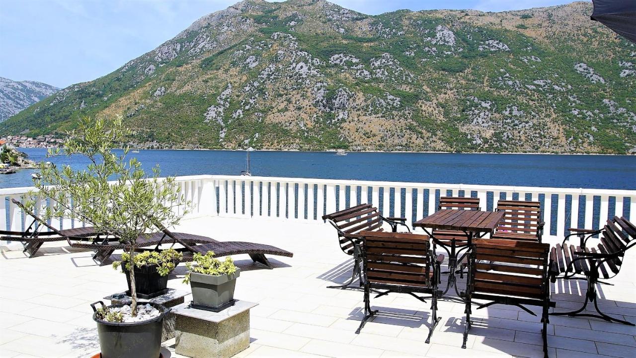 Penthouse Stoliv New Spa-Pool Villa Is Located 5M From The Sea, Exclusive Terrace,Private Jetty Wih Sunbeds, Pebble Beach, Secluded Location Total Area 375M2 At Your Disposal Kotor Exterior foto