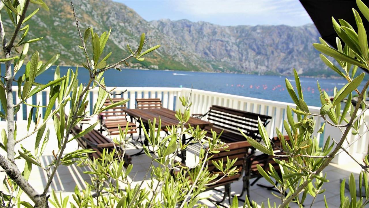 Penthouse Stoliv New Spa-Pool Villa Is Located 5M From The Sea, Exclusive Terrace,Private Jetty Wih Sunbeds, Pebble Beach, Secluded Location Total Area 375M2 At Your Disposal Kotor Exterior foto