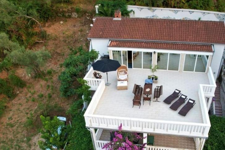 Penthouse Stoliv New Spa-Pool Villa Is Located 5M From The Sea, Exclusive Terrace,Private Jetty Wih Sunbeds, Pebble Beach, Secluded Location Total Area 375M2 At Your Disposal Kotor Exterior foto