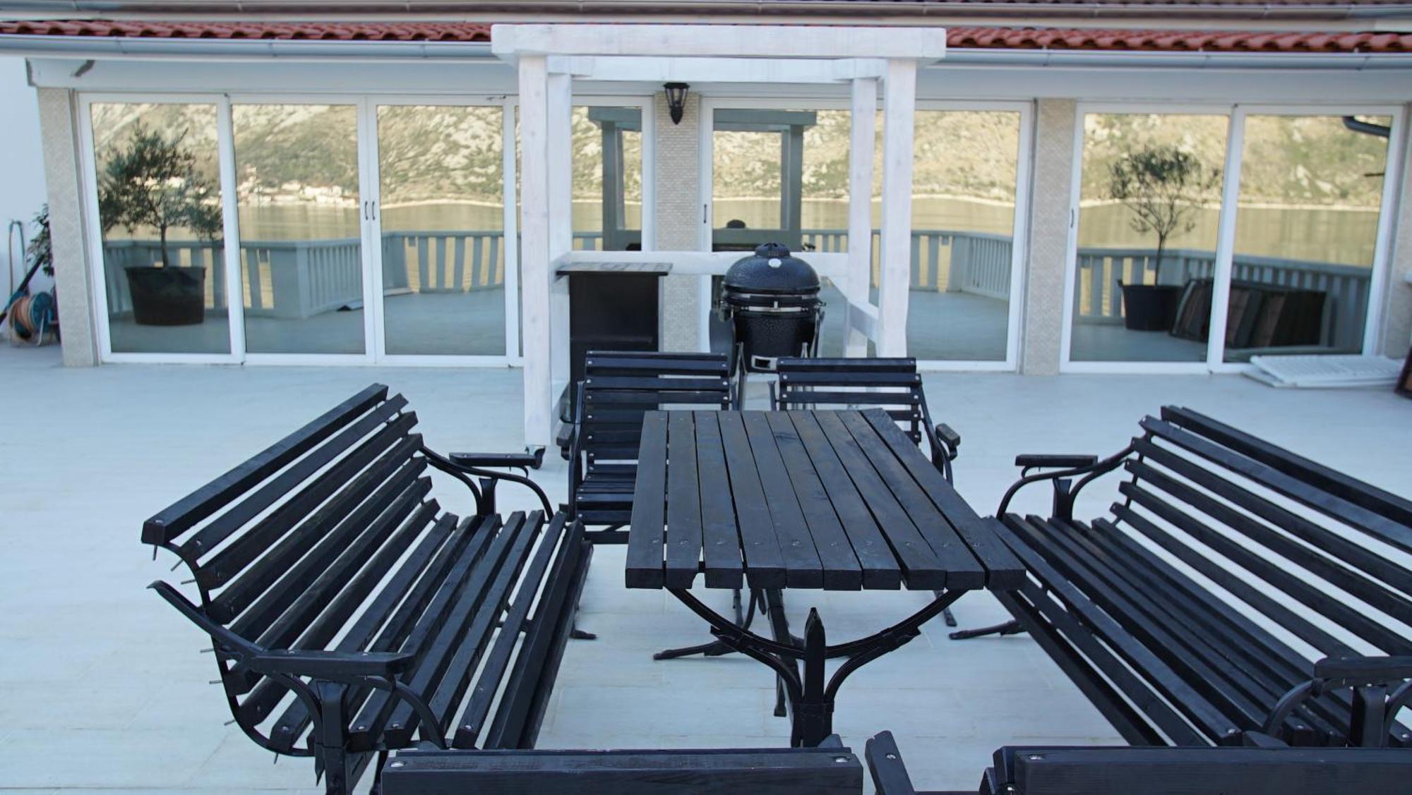 Penthouse Stoliv New Spa-Pool Villa Is Located 5M From The Sea, Exclusive Terrace,Private Jetty Wih Sunbeds, Pebble Beach, Secluded Location Total Area 375M2 At Your Disposal Kotor Exterior foto