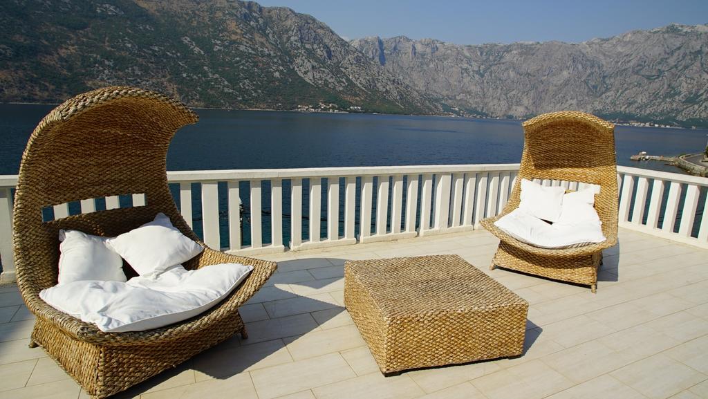 Penthouse Stoliv New Spa-Pool Villa Is Located 5M From The Sea, Exclusive Terrace,Private Jetty Wih Sunbeds, Pebble Beach, Secluded Location Total Area 375M2 At Your Disposal Kotor Exterior foto