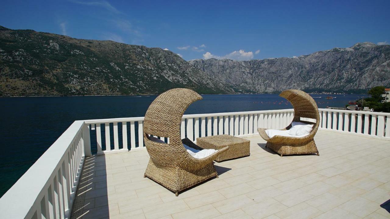 Penthouse Stoliv New Spa-Pool Villa Is Located 5M From The Sea, Exclusive Terrace,Private Jetty Wih Sunbeds, Pebble Beach, Secluded Location Total Area 375M2 At Your Disposal Kotor Exterior foto